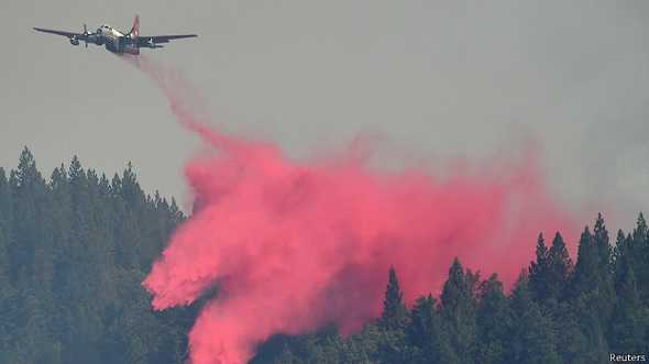 California: se estrella avión cisterna que combatía incendio