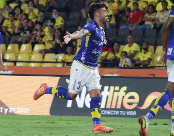 Joaquín Vergés festeja el tanto con el que Gualaceo SC venció a Barcelona SC en condición de visita, en el primer semestre del 2022.