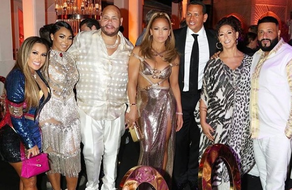 Vestido de JLo le dejó ver de más en su cumpleaños