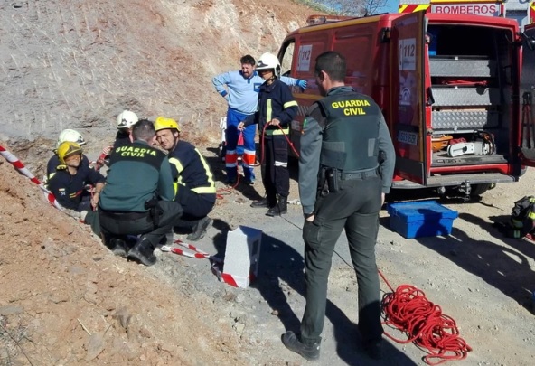 Desesperada búsqueda de un niño que cayó en un pozo en España