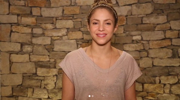 Shakira aplaza primeros conciertos por problema en las cuerdas vocales