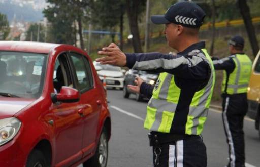 Los agentes civiles de tránsito se ubican en puntos estratégicos de la ciudad.