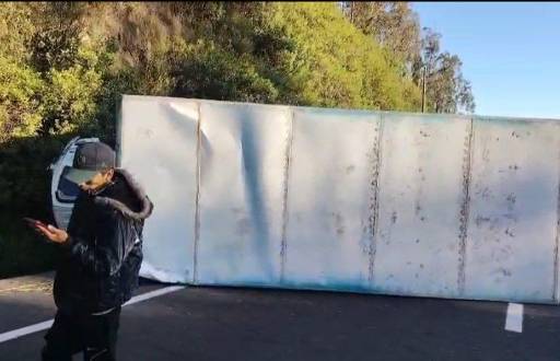 La imagen del vehículo siniestrado en la avenida Simón Bolívar.