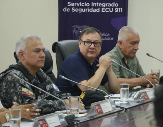 De izquierda a derecha. El comandante general de la Policía Nacional, Fausto Salinas; el ministro del Interior, Juan Zapata; y el ministro de Defensa, Luis Lara.