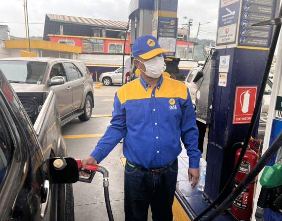 Los consumidores se adaptan de a poco al nuevo combustible que vende en 80 gasolineras en tres provincias.