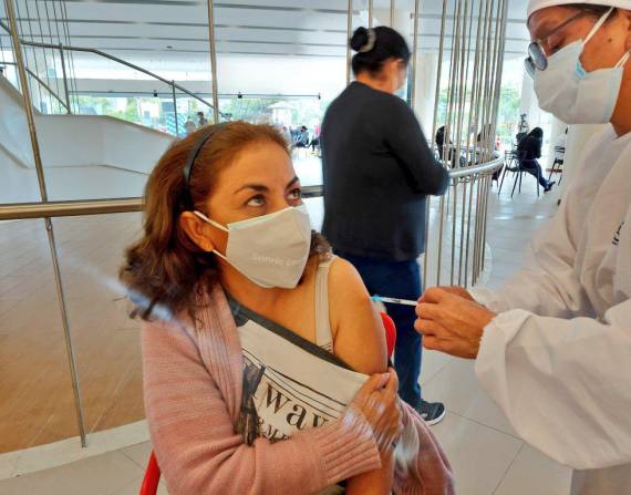El uso de mascarilla y el distanciamiento sigue siendo el método más efectivo para evitar contagios. Salud Ecuador