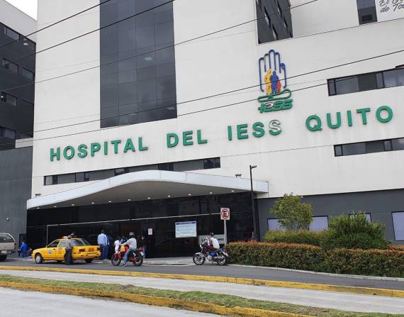 En el Hospital IESS Quito Sur por estos días la atención a pacientes con sospecha de COVID-19 se disparó. Archivo/Referencial