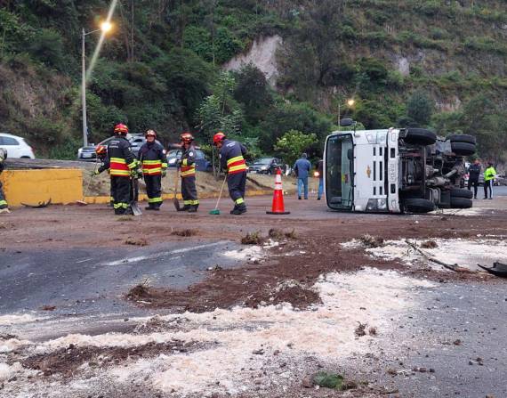 El accidente se registró a la altura de Guápulo, sobre la avenida Simón Bolívar.