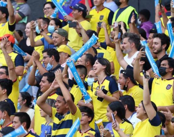 Aficionados ecuatorianos, listos para ver a la 'Tri' en el Mundial.
