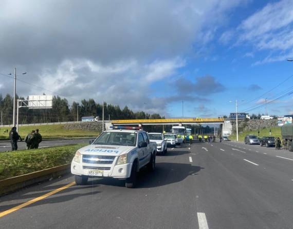 Policías y militares permanecen en el sector El Chasqui, para evitar que manifestantes tomen el lugar.