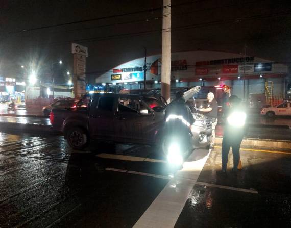 Intentaron matar a la nueva directora de la cárcel de mujeres en Guayaquil; hay dos policías heridos