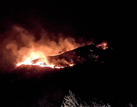 Uno de los incendios forestales más recientes fue reportado en el sector de Portovelo Grande (La Unión) en Santa Isabel, una zona agreste y de difícil acceso para los bomberos.