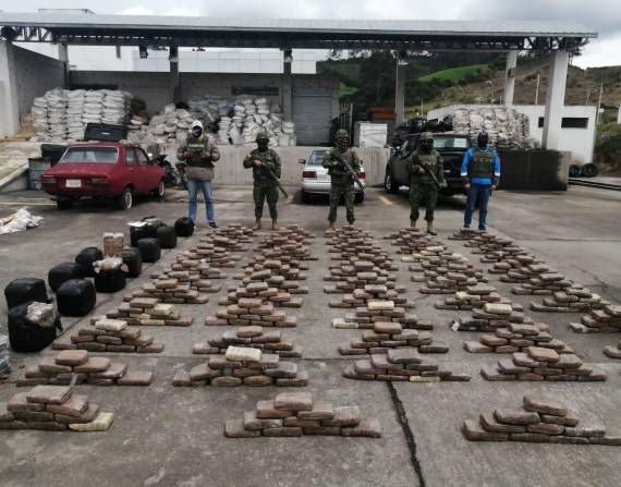 Las Fuerzas Armadas encontraron 590 bloques de sustancias sujetas a fiscalización.
