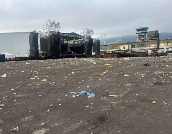 El Parque Bicentenario quedó colmado de basura.