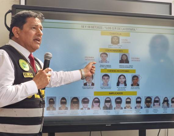 Manuel Cruz, jefe de la División de Estafas de la Policía de Perú, mostró cómo estaba formada la red de estafadores.