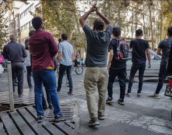 Protesta callejera en Teherán por la muerte de la joven Mahsa Amini en octubre de 2022. EFE/EPA/STR