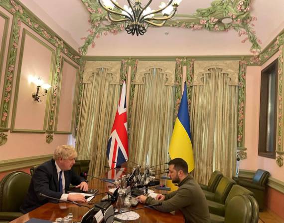 Boris Johnson, primer ministro de Reino Unido, llegó de sorpresa a Kiev.