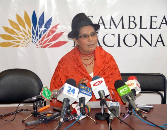 La exasambleísta Lourdes Tibán informó sobre las movilizaciones que se desarrollan a nivel nacional.