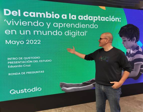 El responsable de la plataforma Qustodio, Eduardo Cruz, en la presentación del estudio sobre hábitos digitales.