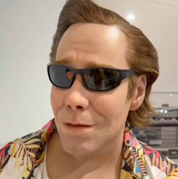 Romeo Santos, disfrazado de Ace Ventura.