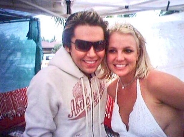 Hombre se sometió a 90 cirugías para parecerse a Britney Spears
