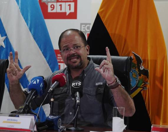 Imagen de John Reimberg, ministro del Interior, en una rueda de prensa realizada el 2