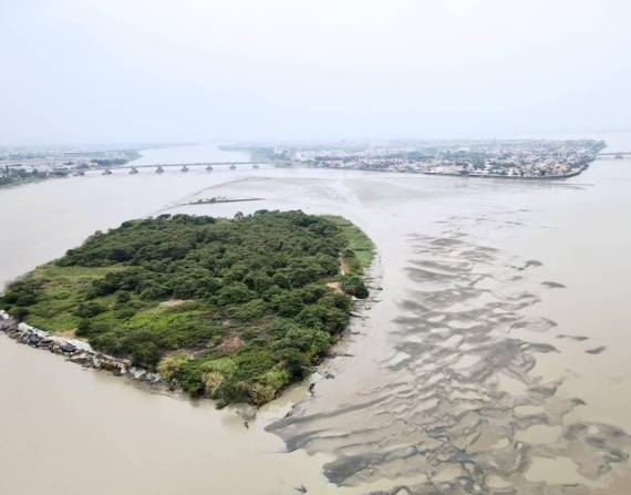 La Prefectura del Guayas buscará extraer 6,2 millones de metros cúbicos de sedimentos en 900 días