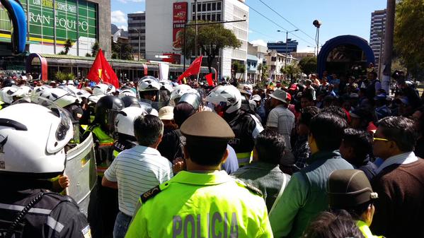 Oficialismo insiste en reformas, oposición dice que mantendrá protestas