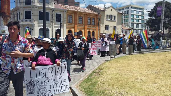 Retención de militares y bloqueo de vías marcan la tónica de nuevas protestas