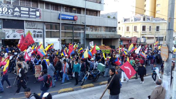 Con fogata terminó marcha de indígenas y grupos sociales en Quito