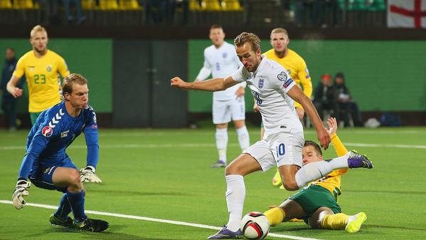UEFA investigará incidentes en cotejo Inglaterra-Lituania