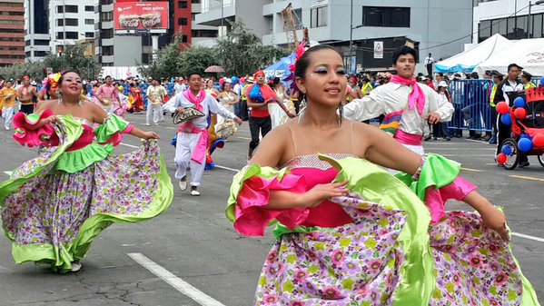 Quito vive sus fiestas de fundación lejos de los escándalos nacionales