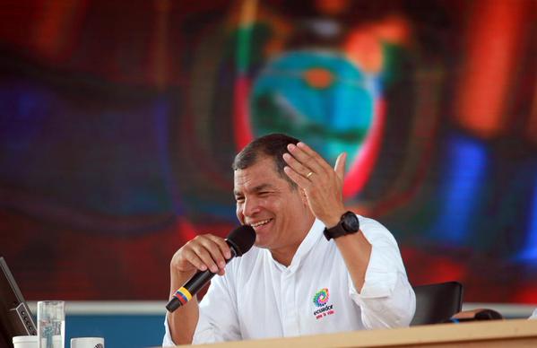 Rafael Correa decreta estado de excepción por actividad del volcán Cotopaxi