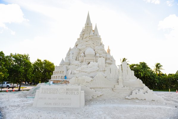 Miami bate récord Guinness construyendo castillo de arena más grande del mundo