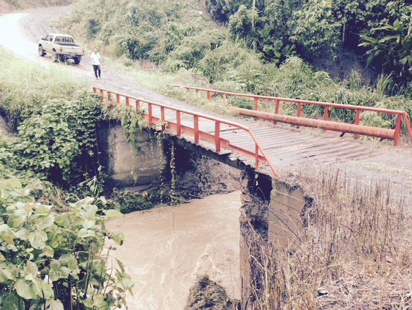 Más de 70 comunidades bloqueadas tras un deslave en Cube, Esmeraldas