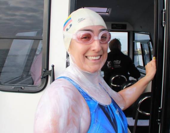 Sara Palacios, ultramaratonista ecuatoriana, tras cruzar el Estrecho de Gibraltar.