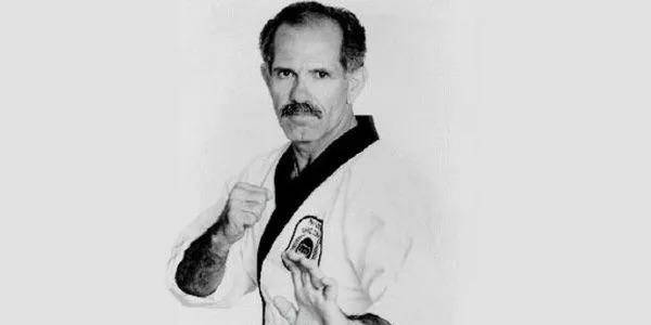 Pat E. Johnson es recordado por realizar las coreografías de artes marciales en las películas de Karate Kid.