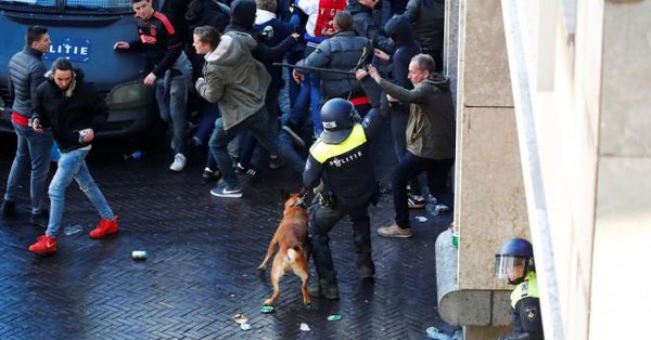Decenas de hinchas de la Juventus detenidos en Ámsterdam