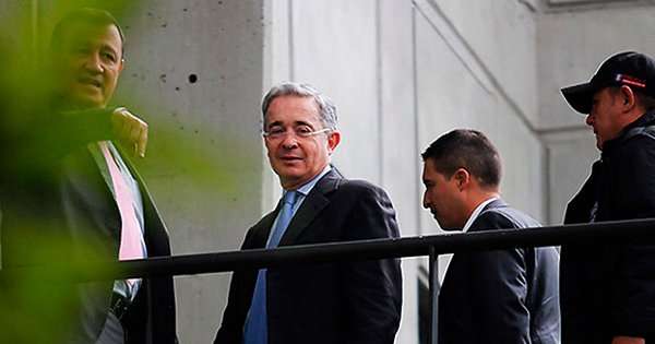Expresidente colombiano Álvaro Uribe da positivo por COVID-19