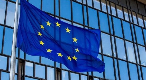 UE acuerda ayuda por 500.000 millones de euros para enfrentar la crisis