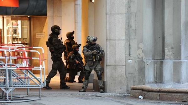 Policía Múnich apremia a ciudadanos a abandonar lugares públicos por tiroteo