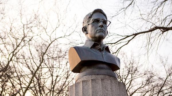 Artistas exigen a ciudad de Nueva York que les devuelvan un busto de Snowden