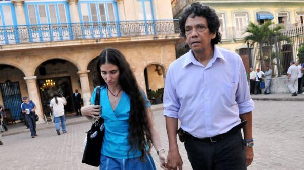 Disidente cubana Yoani Sánchez denuncia detención por 2 horas de su esposo