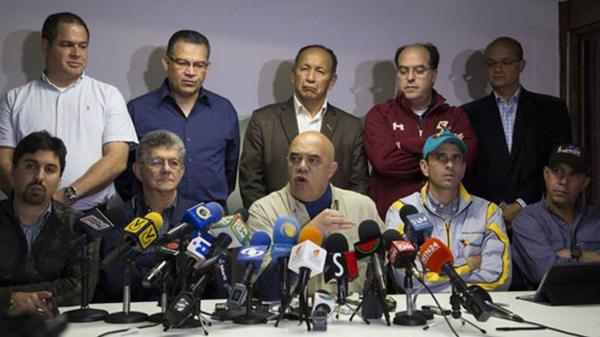 Oposición venezolana suspende su participación en diálogo con gobierno
