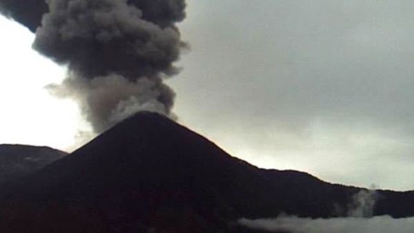 Volcán Reventador mantiene actividad eruptiva alta