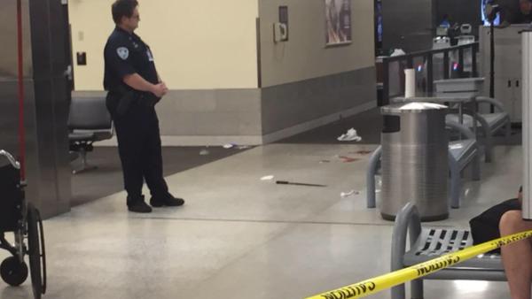 Un hombre con un machete provoca caos en aeropuerto de Nueva Orleans
