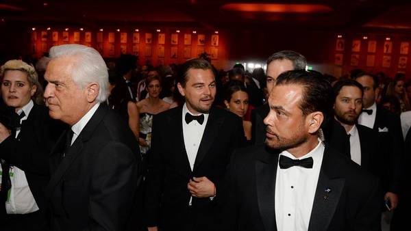 Leonardo DiCaprio casi olvida su Oscar en un restaurante