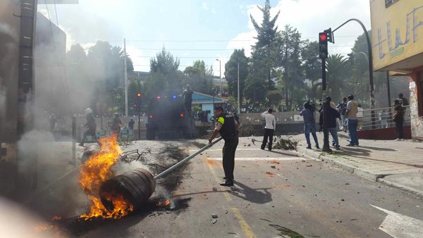 Incidentes marcan protesta de estudiantes del colegio Montúfar