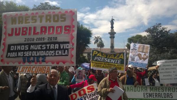 Maestros exigen al Gobierno que les paguen el incentivo jubilar