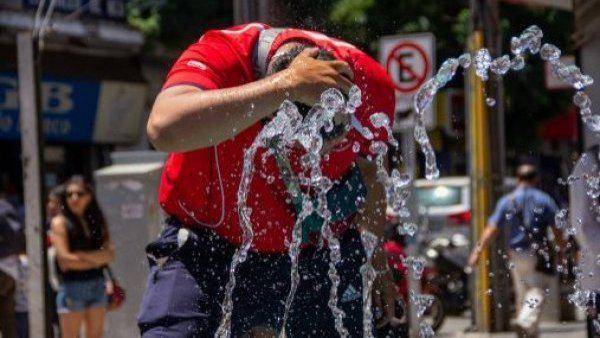 Guayaquil soporta ola de calor que llega a 37 grados y el Inamhi pronostica lluvias en la noche